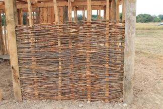 Beim Pfosten schlagen