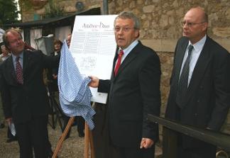 Eröffnung des Adalher Haus 2004 (von links: Dr. Schefers, Prof. Dr. Joachin-Felix Leonhard und Ernst-Ludwig Drayß)